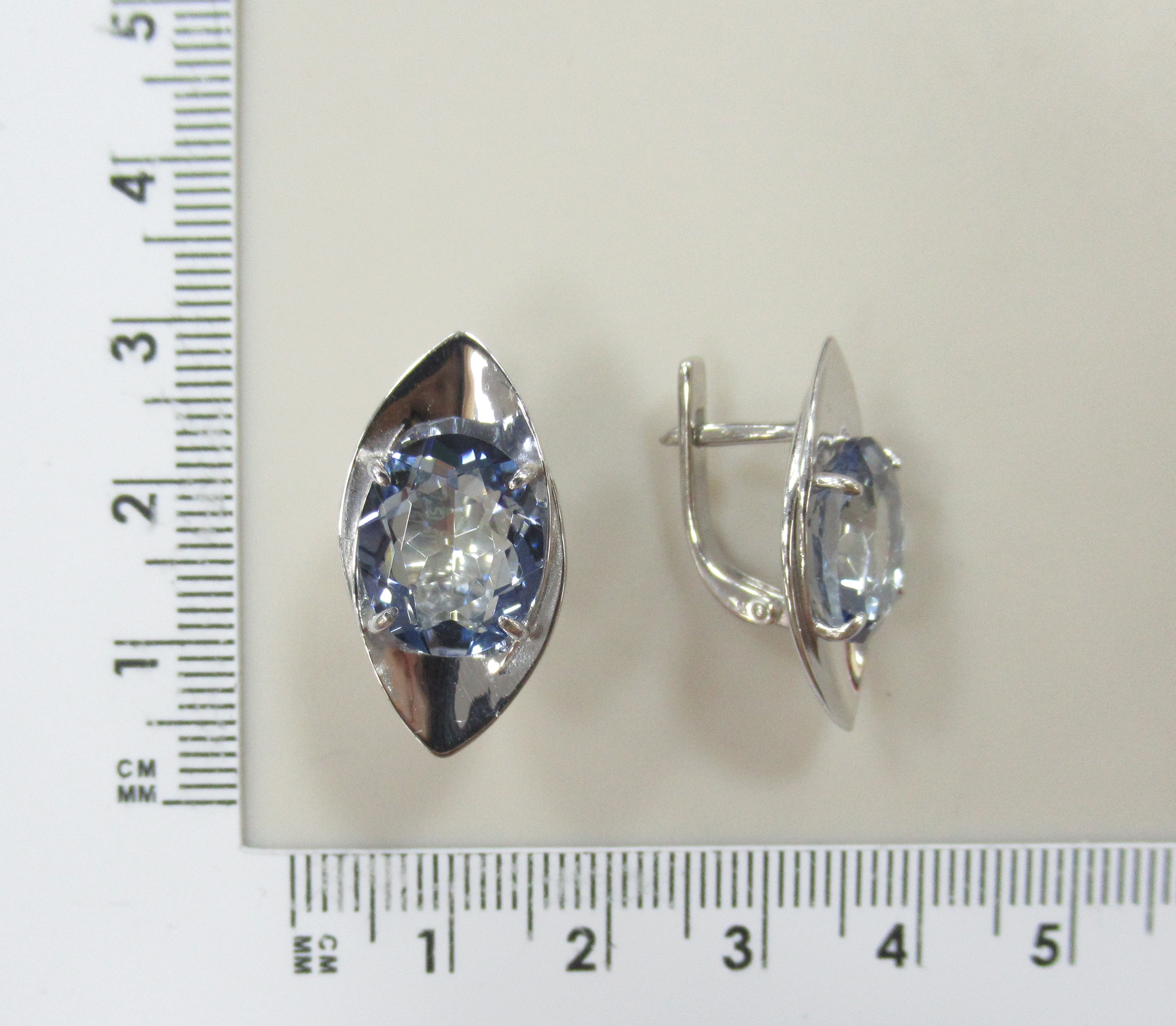 Серебряные серьги с синим горным хрусталем